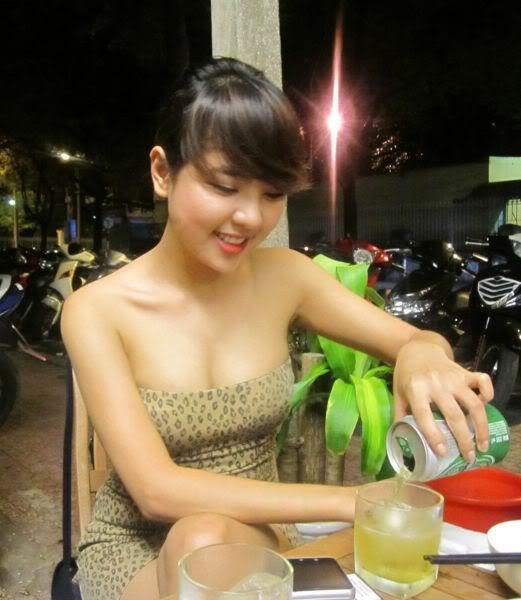 小妖精抬起臀嗯啊h車內(nèi)男男視頻