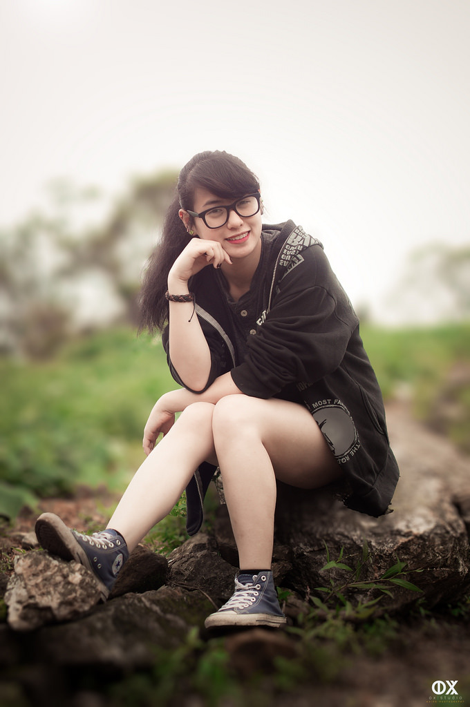 小杰隨著車的震動(dòng)一進(jìn)一出做