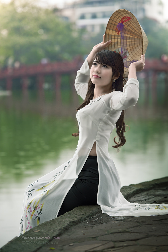 扒開美女兩腿間的黑森林