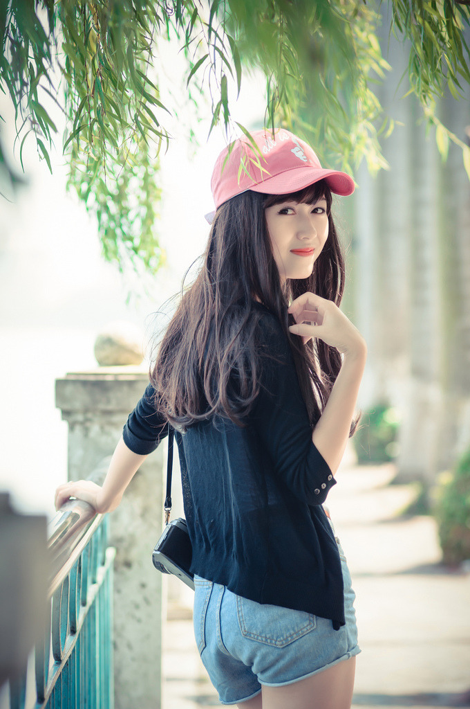 豐滿岳亂婦一區(qū)二區(qū)三區(qū)